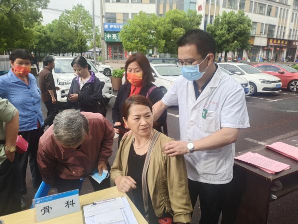 百姓健康系我心，黨員服務進社區(qū)