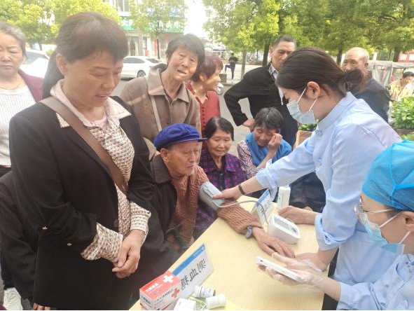 百姓健康系我心，黨員服務進社區(qū)